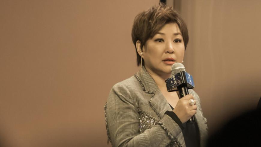 女子花13000买金手镯是镀金,香港内部最准免费公开资料,社会责任方案执行_定制版V13.30